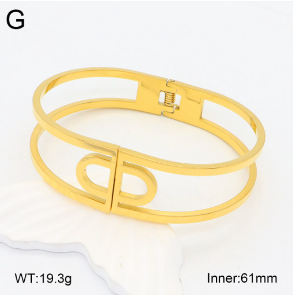 Gold bracelet on a white background with weight and inner measurement details.
