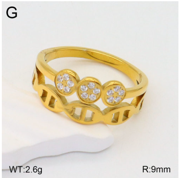 A gold ring with three oval-cut crystal clusters on a white background, featuring text overlays indicating weight (WT: 2.6g) and diameter (R: 9mm).