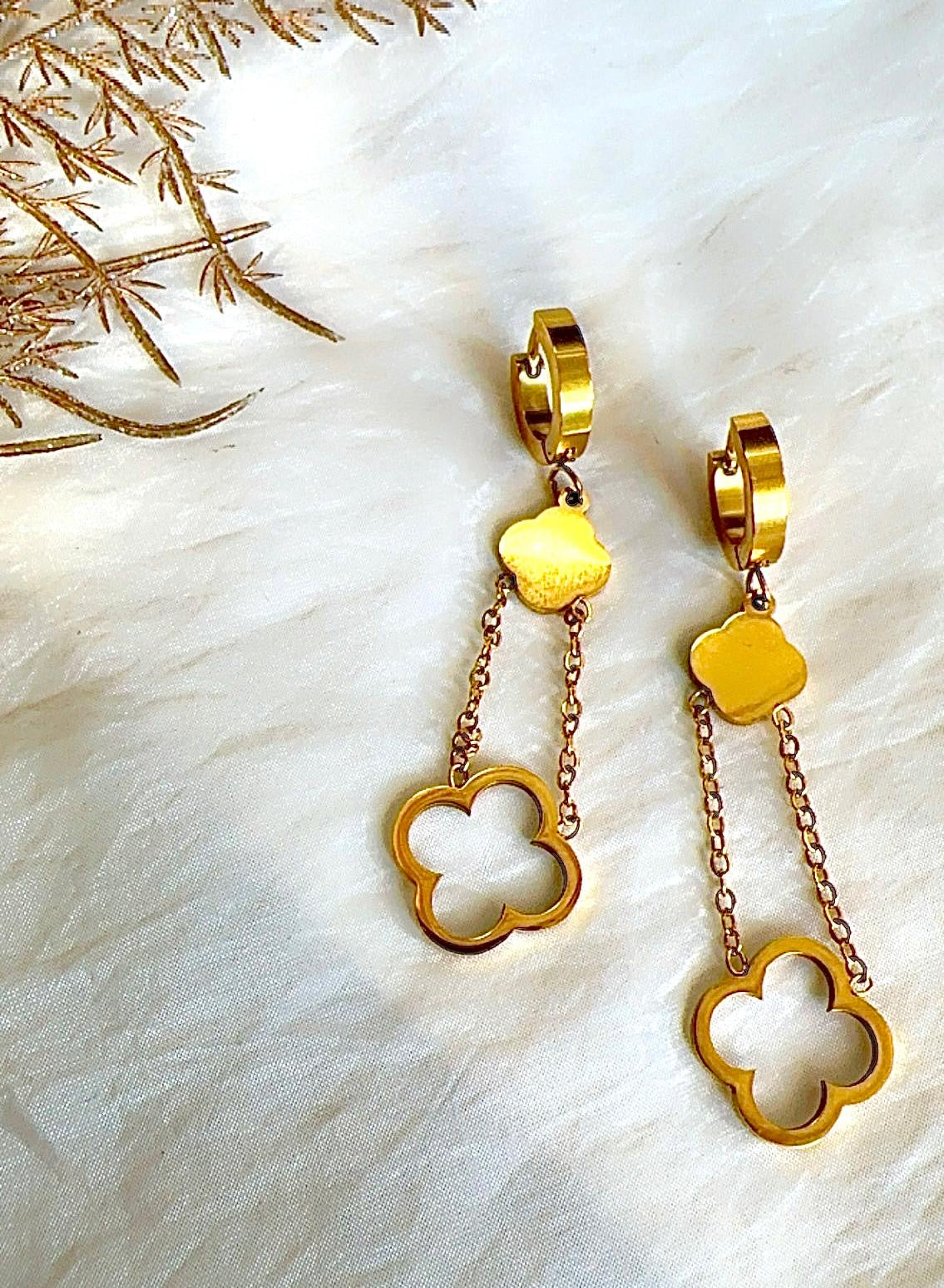 DANGLING ~CLOVER~ EARRINGS